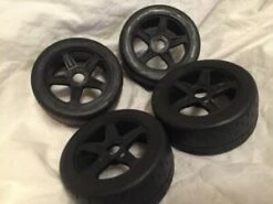 IGTH2019 KYOSHO INFERNO GT2 SEMI SLICK TYRES ON BLACK RIMS 4PCS